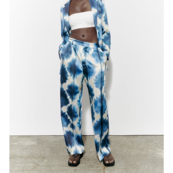 Zara blue and white flowy satin effect printed pants - Picture 1 of 3